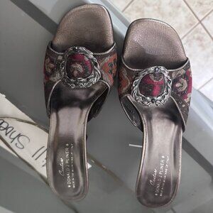 Donald J Pliner Couture Slides - 8.5M